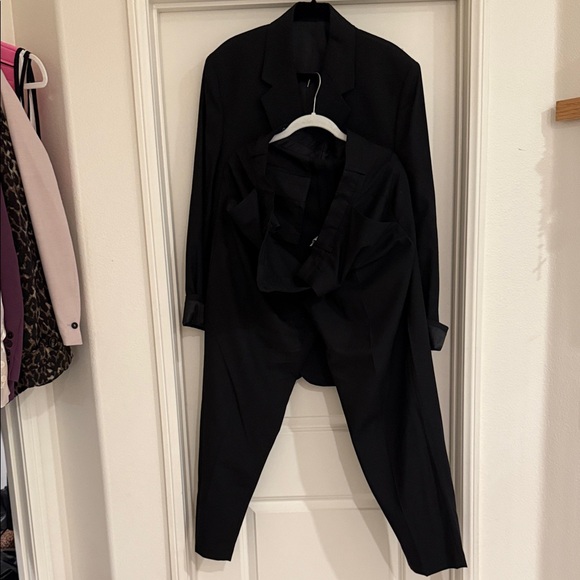 Zara Men's Elegant Black Sport Suit - Picture 4 of 6